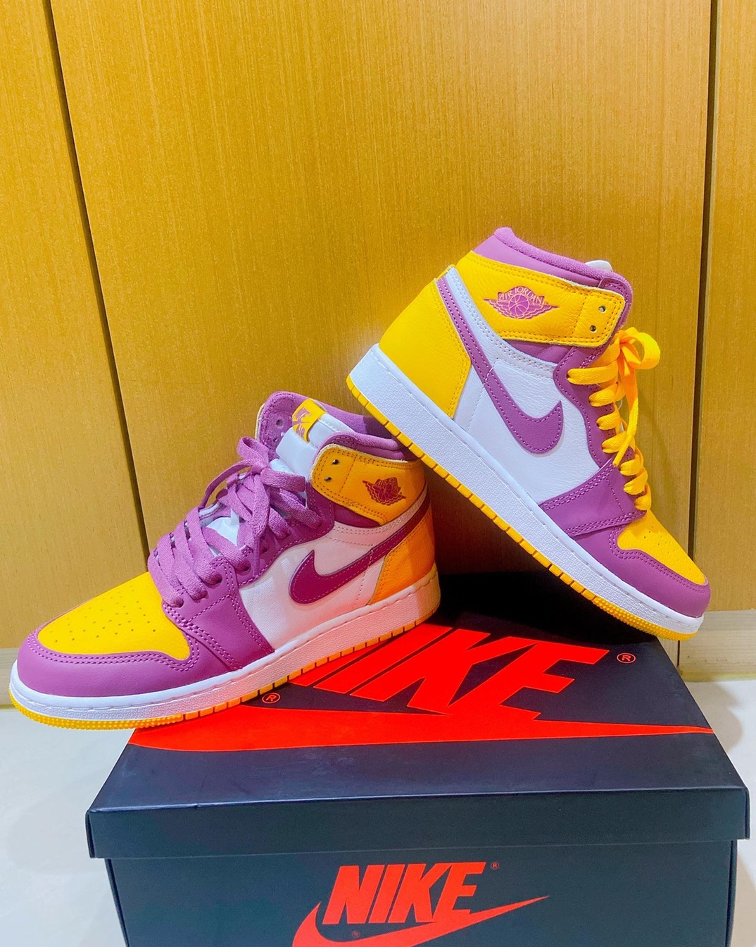 NIKE 耐吉】童鞋Air Jordan 1 Retro High OG 大童紫黃女鞋AJ1(575441