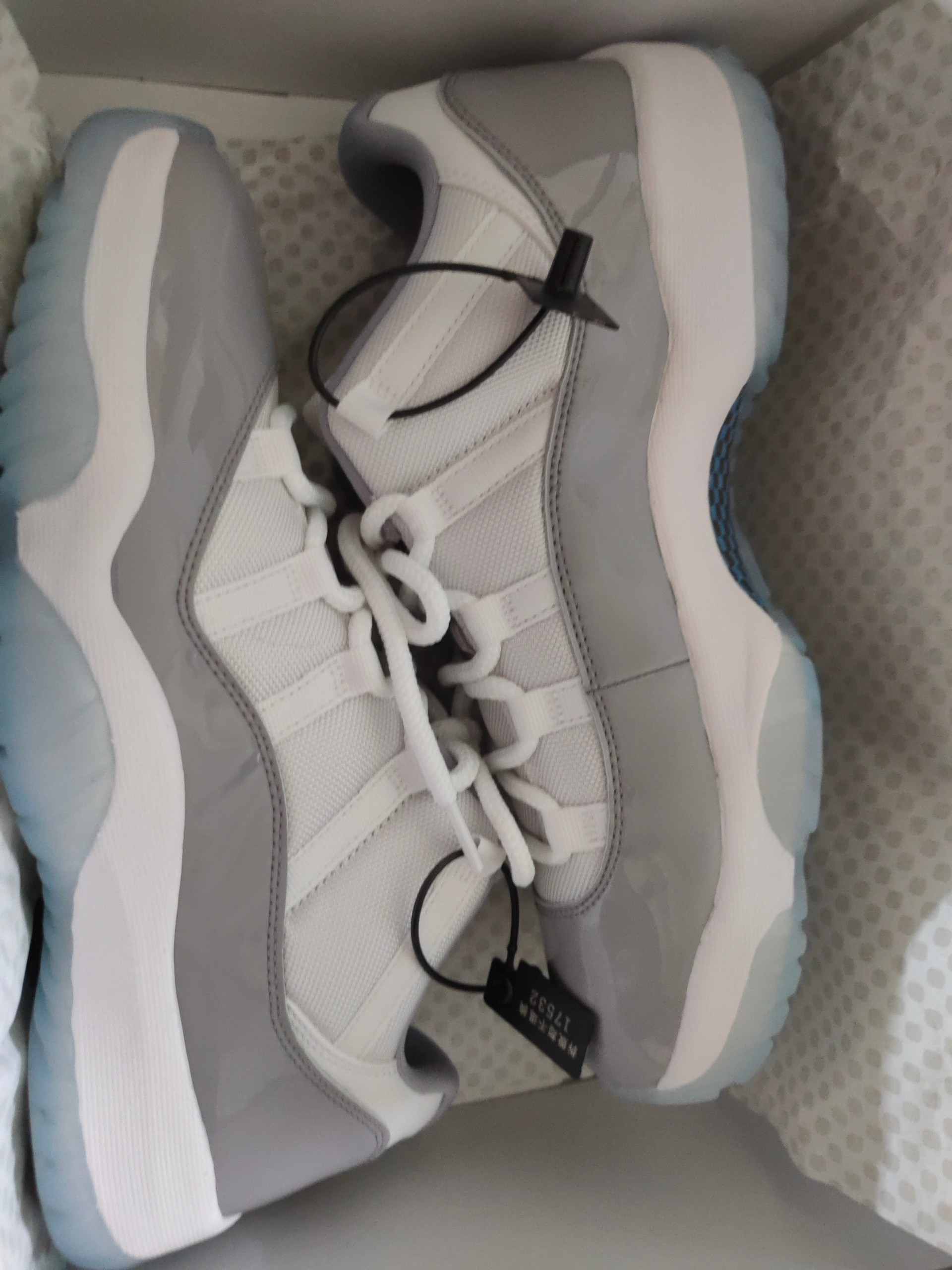 NIKE 耐吉】Air Jordan 11 Low Cement Grey 灰白水泥男款(AV2187-140