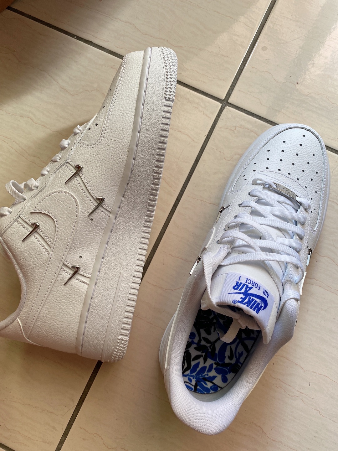 NIKE 耐吉】休閒鞋Wmns Air Force 1 07 LX 女鞋男鞋白泫雅著用款立體小