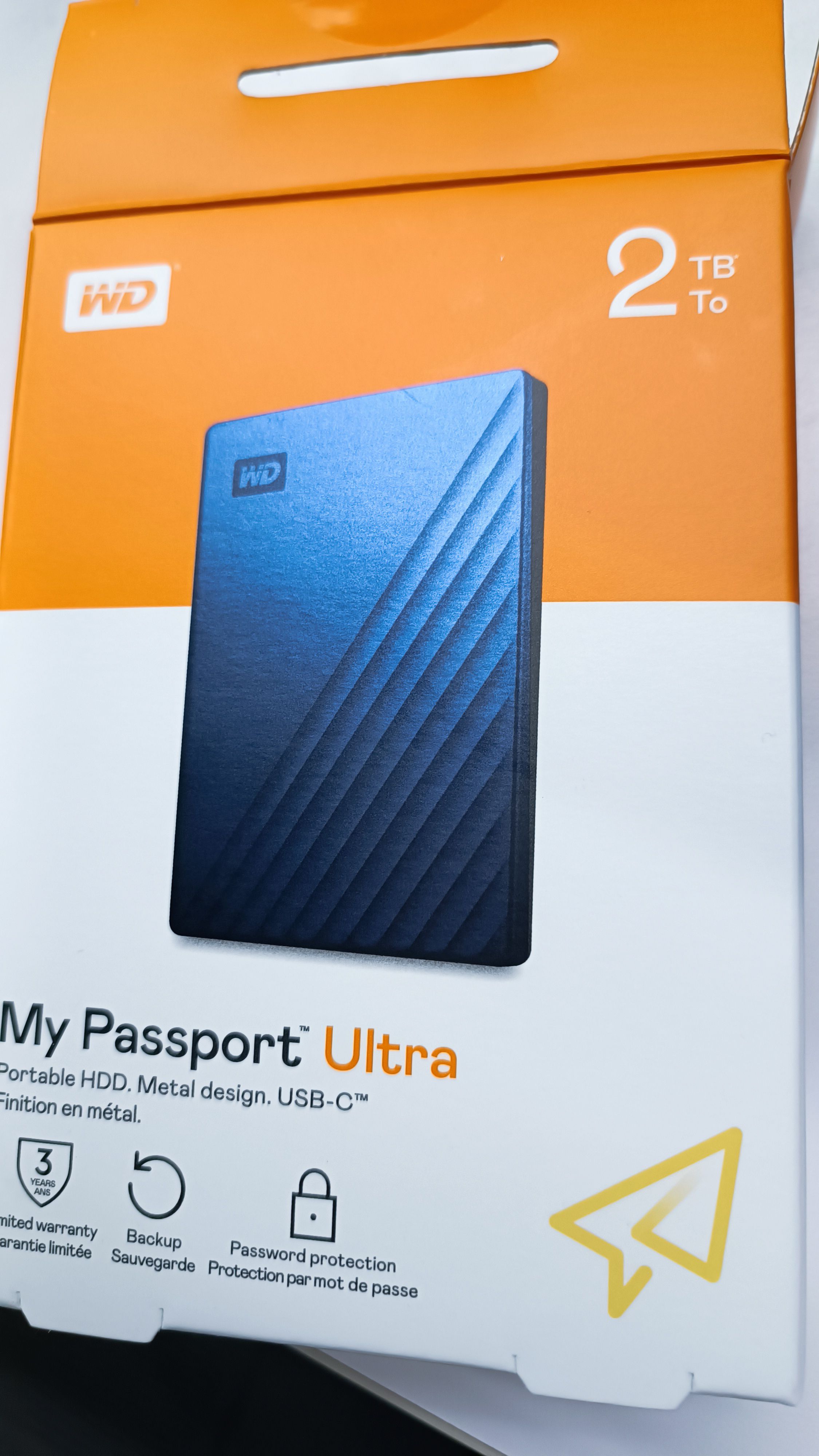 ポータブルHDD 2TB My Passport Ultra ウエスタンデジタル、アルミ筐体